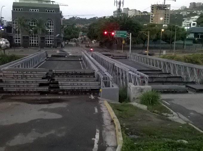 Puente Francisco Fajardo guarimberos