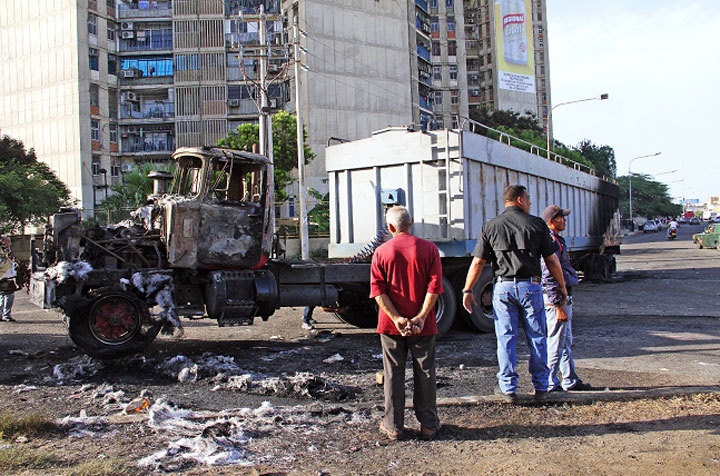 Terroristas quemaron camión