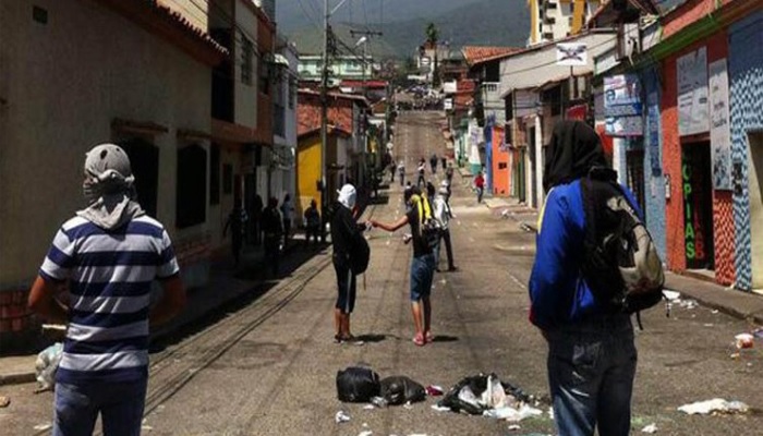 La juventud ultraderechista (manos blancas) definió una agenda para crear caos y guarimbas