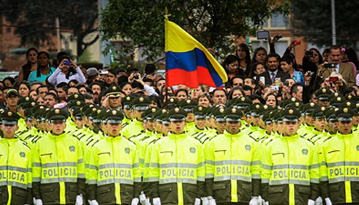 Policías colombianos agreden discapacitado