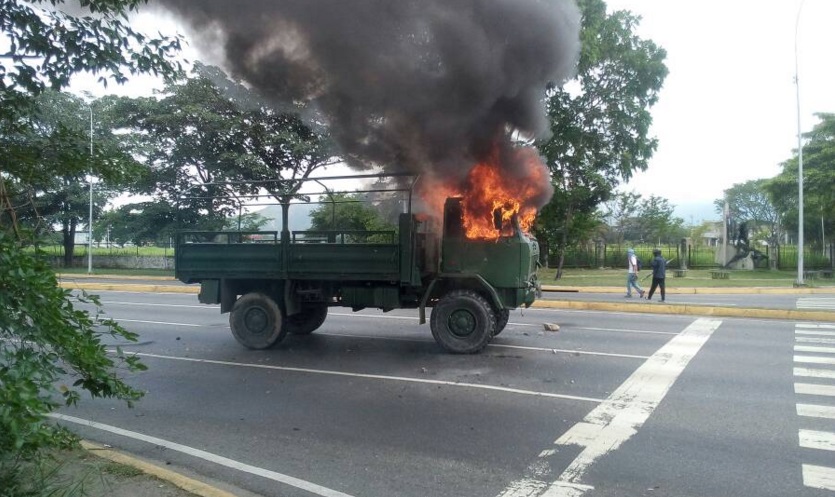 Terroristas de la oposición incendiaron
