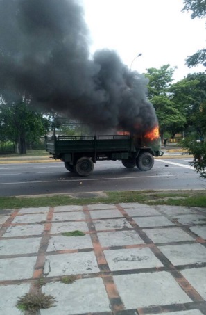 Terroristas de la oposición incendiaron