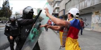 policia de ecuador reza