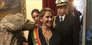 Jeanine Añez expulsar españoles