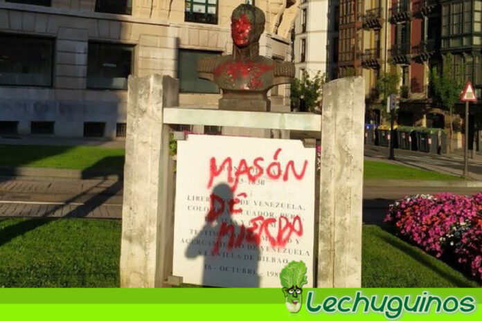 Fascistas atacaron busto de Simón Bolívar en la plaza Venezuela de Bilbao