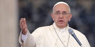 El Papa Francisco entregó su carta de renuncia