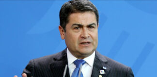 Presidente de Honduras Juan Orlando Hernández ayudó a traficar toneladas de cocaína hacia EEUU recibia