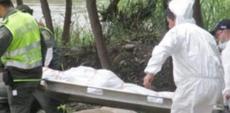 Graban a Policía de Duque arrojando cadáveres al río Cauca en Cali (