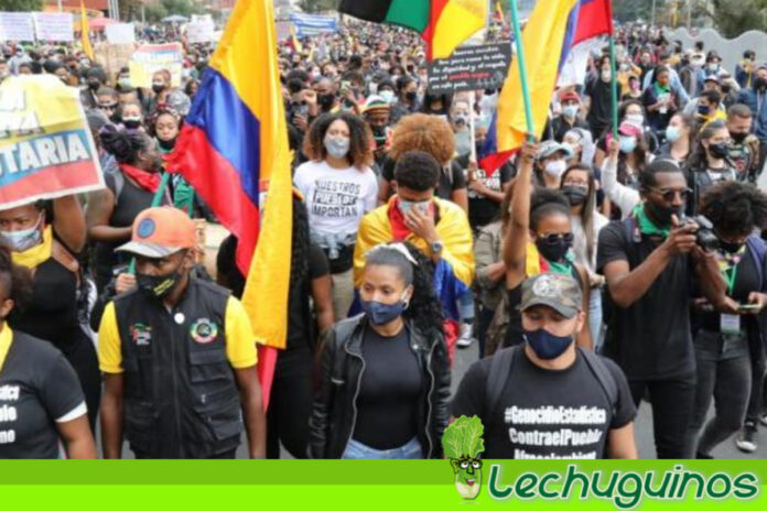Continúan protestas en Colombia pese a falso llamado a diálogo de Duque