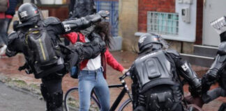 Policía colombiana reprime protestas en Día de Independencia