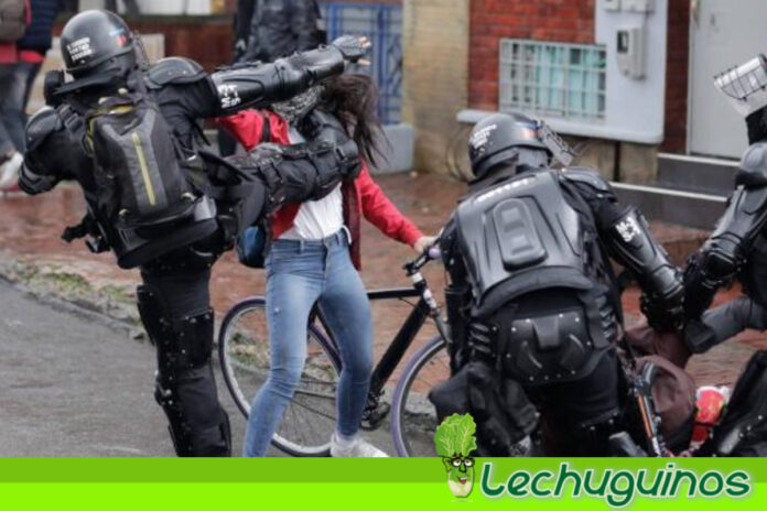 Policía colombiana reprime protestas en Día de Independencia