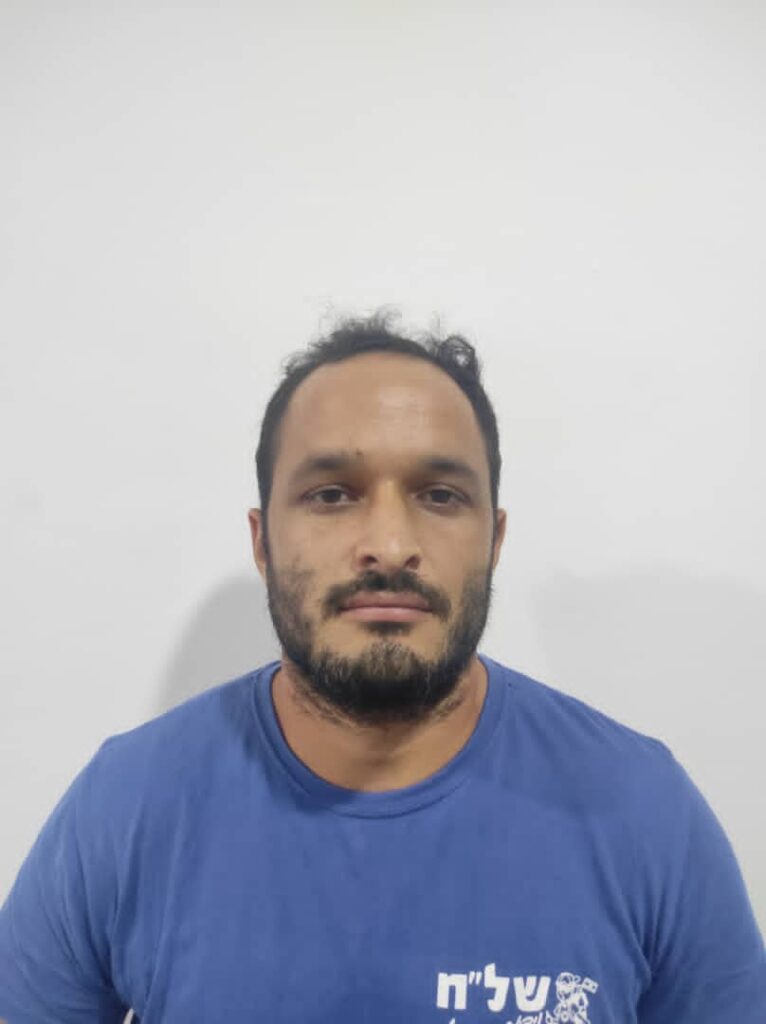 Humberto Félix Aviso Salazar, C.I.V-18.939.250, empleado de Bolivariana de Aeropuertos (BAER)