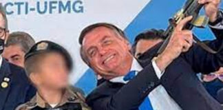 Bolsonaro presentó a un niño con un fusil de juguete y asegura que es muestra de civilidad