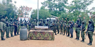 Desmantelan parque de armas de grupos armados colombianos